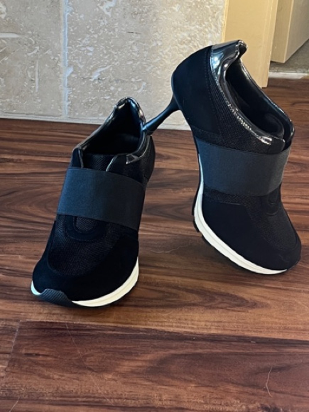 Women's Black Slip-On Elastic Band Sneakers